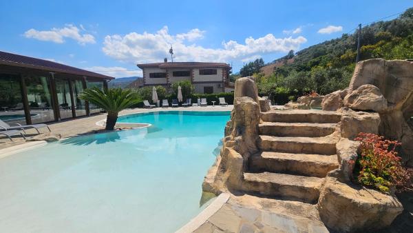 Villa Manila, Rezervasyon  Omignano Havuzlu Oteller, Yüzme Havuzu