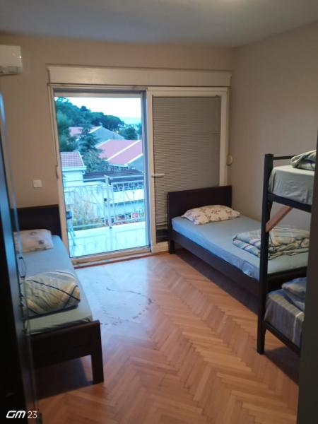Vega's Hostel, Rezervasyon Pansiyon / Hostel Tivat County Hosteller, Pansiyon / Hostel