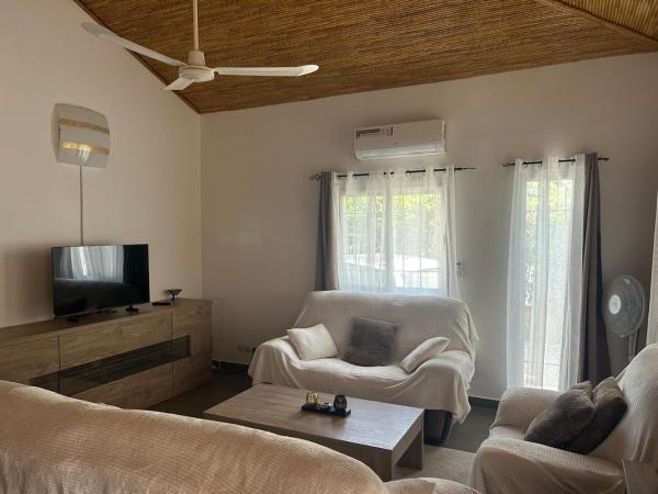 Villa Oasis avec piscine à deux pas de Saly, Rezervasyon  Thiès Havuzlu Oteller, Yüzme Havuzu