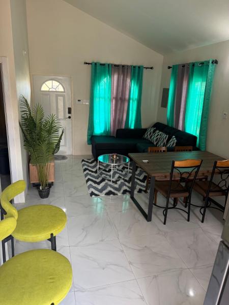 Home in Portmore Phoenix Village, Rezervasyon  Portmore Jamaika
