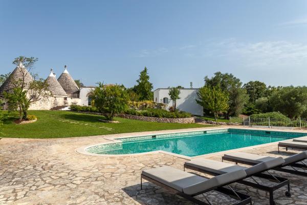 Trulli Lucia - Monte Papa Private Villa with Pool, Rezervasyon  Valle d'Itria otoparklı oteller, Otopark