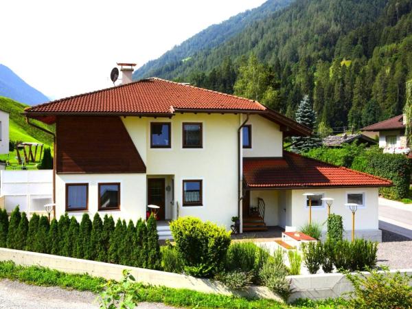 Apartment in Fulpmes near Stubai Glacier, Rezervasyon Daire Tirol otoparklı oteller, Otopark