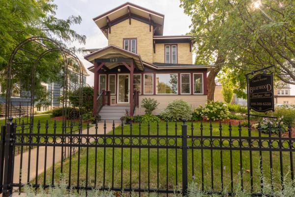 Braywood Inn, Rezervasyon  Oshkosh Wisconsin