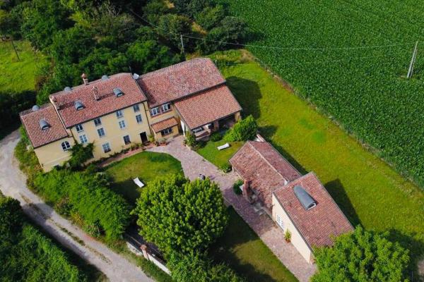 La casa nei campi, Rezervasyon  Badia Pavese 