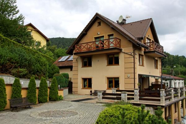 Dom w Górach "TRESNA", Rezervasyon  Silesia Otoparklı Oteller, Otopark
