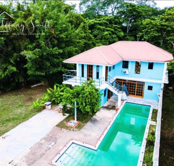Crown Jewel Eco Villa, Rezervasyon  Gallon Jug Havuzlu Oteller, Yüzme Havuzu